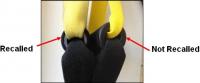 Pucture comparing handgrips on recalled and non recalled P1 and T1 TRX suspension trainer devices