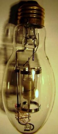 Picture of Philips Recalls Metal Halide Lamps Due to Fire, Laceration Hazards
