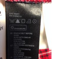 Picture of H&M Recalls Girlsâ€™ Leggings Due to Choking Hazard